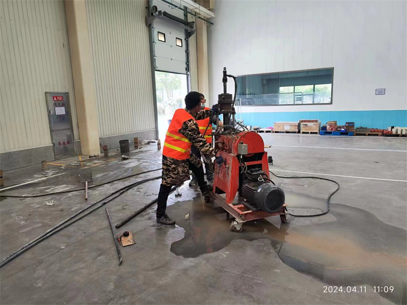 镇宁厂房地面下沉塌陷注浆加固施工